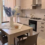 Apartment Skyview At Middletown - Sea View & Private Parking