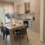 Skyview At Middletown - Sea View & Private Parking 아파트 트로페아