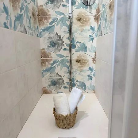 شقة Skyview At Middletown - Sea View & Private Parking تروبيا